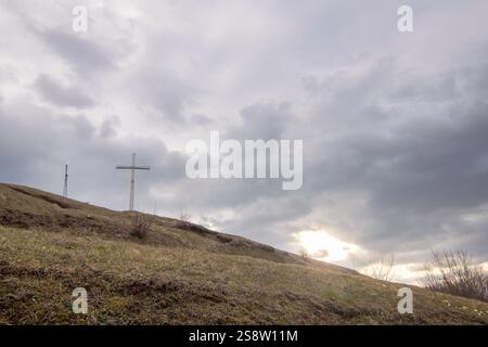 Das Heimatkreuz wurde 1993 anstelle des alten Holzkreuzes errichtet, das von den Franziskanern Mitte des 19. Jahrhunderts errichtet worden war. Th Stockfoto
