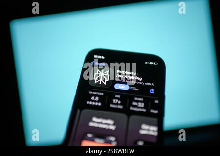 Vereinigtes Königreich. Januar 2025. In dieser Abbildung wird die Perplexity AI App auf einem Smartphone-Bildschirm angezeigt. Die AI-Startperplexität hat eine Assistenzfunktion für Android-Geräte gestartet. (Credit Image: © David Tramontan/SOPA Images via ZUMA Press Wire) NUR REDAKTIONELLE VERWENDUNG! Nicht für kommerzielle ZWECKE! Stockfoto
