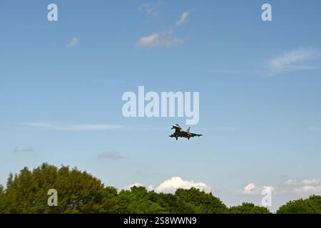 NATO-Kampfflugzeug, Eurofighter Taifun landet bei der RAF Coningsby Lincolnshire Stockfoto