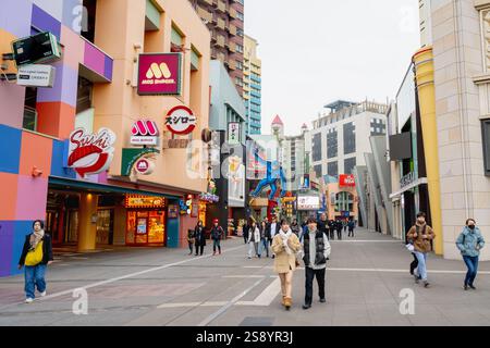 Osaka, Japan - 09. Januar 2024: Eingang der Universal Studios Japan (USJ), sehr beliebter Freizeitpark in der Bucht von Osaka. Stockfoto