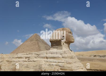 Nahporträt der Sphinx vor der Cheoppyramide. Gizeh, Ägypten Stockfoto
