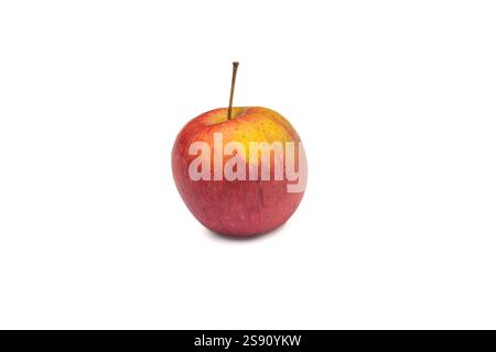 Süßer und fruchtiger roter Apfel auf weißem Hintergrund – frisches und saftiges isoliertes Obst Stockfoto