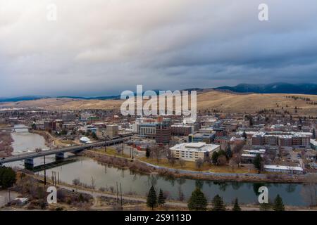 Luftaufnahme von Missoula, Montana im Dezember Stockfoto