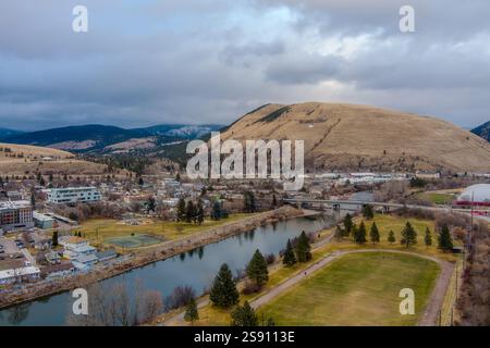 Luftaufnahme von Missoula, Montana im Dezember Stockfoto