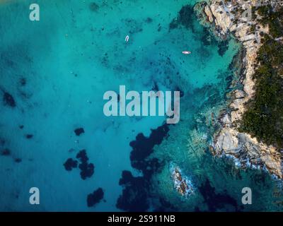 Kalamitsi Wildstrand Drohne aus der Vogelperspektive mit Booten Stockfoto