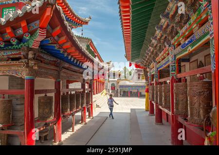 Tibetische Gebetsräder im Kumbum-Kloster in der Qinghai-Provence, China Stockfoto