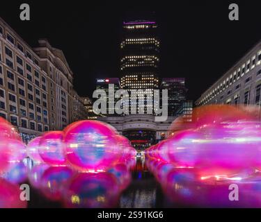 Die Kunstinstallation Evanescent Tropplets in Canary Wharf's Cabot Place. Stockfoto