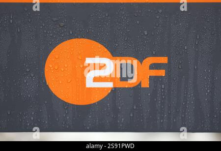 Oberstdorf, Deutschland, 24.Januar 2025: Skifliegen, FIS Skiflight Worldcup, Weltcup, Herren, Weltcup, Oberstdorf, Heini-Klopfer-Skiflugarena, Qualifikation hier der Blick auf das Logo des ZDF, Zweites deutsches Fernsehen Stockfoto