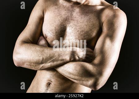 Gutaussehender und gesunder athletischer kaukasischer muskulöser junger Mann Stockfoto