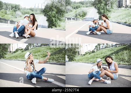 Eine Bilderserie von zwei attraktiven jungen Frauen, die auf der Straße sitzen, mit Kaffee zum Mitnehmen und mit einem Telefon, Selfies machen und im Internet surfen Stockfoto