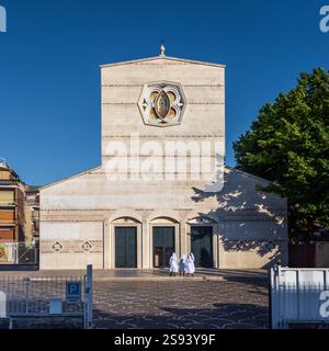 Unsere Liebe Frau von Guadalupe und San Filippo Martire Kirche in Rom, Italien. Außenansicht der neoromanischen mexikanischen Nationalkirche Stockfoto
