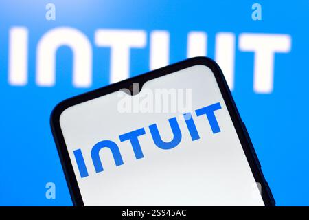 In dieser Fotoabbildung wird das Intuit-Logo auf einem Smartphone-Bildschirm angezeigt (Foto von /SIPA USA) *** ausschließlich für redaktionelle Nachrichten *** Stockfoto