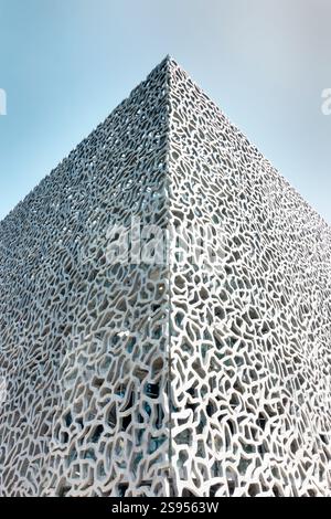 Muster der Betonwand des Mucem-Museums in Marseille, Frankreich. Stockfoto
