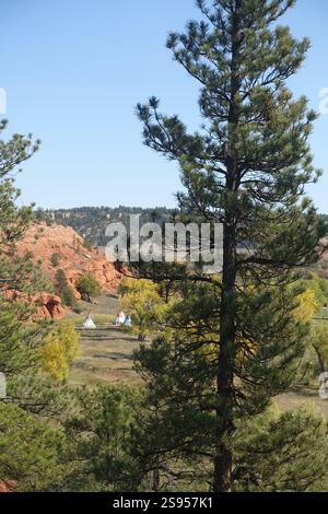 Der Blick vom Wanderweg, der um den Devils Tower in Wyoming führt Stockfoto