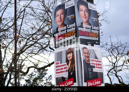 Stuttgart, Baden-Württemberg, Deutschland - 23. Januar 2025: Wahlplakat der SPD zur Bundestagswahl 2025 in Stuttgart. Plakate der Allianz Sahra Wagenknecht BSW und die linke zeigen klare Botschaften: Sicherheit und soziale Gerechtigkeit für das Land, Familienförderung und gerechte Steuerpolitik gegen Armut. *** Wahlplakat in Stuttgart der Partei SPD zur Bundestagswahl 2025. Plakate von Bündnis Sahra Wagenknecht BSW und die linke zeigen klare Botschaften: Sicherheit und soziale Gerechtigkeit für das Land, Familienunterstützung und gerechte Steuerpolitik gegen Armut. Stockfoto