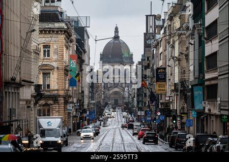 Rue Royale oder Koningsstraat zur Königlichen Kirche Saint Mary im Stadtzentrum von Brüssel, Belgien, 24. JAN 2025 Stockfoto