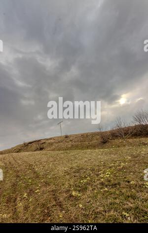 Das Heimatkreuz wurde 1993 anstelle des alten Holzkreuzes errichtet, das von den Franziskanern Mitte des 19. Jahrhunderts errichtet worden war. Th Stockfoto