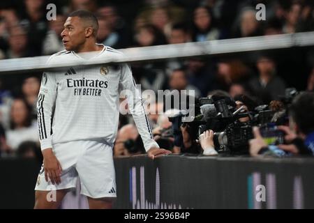 Kylian Mbappe von Real Madrid spielte während des UEFA Champions League-Spiels zwischen Real Madrid und Red Bull FC Salzburg am 22. Januar 2025 im Santiago Bernabeu Stadion in Madrid. (Foto: Bagu Blanco / PRESSINPHOTO) Stockfoto