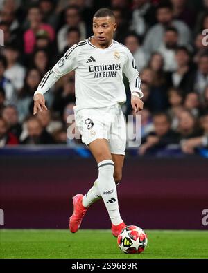 Kylian Mbappe von Real Madrid spielte während des UEFA Champions League-Spiels zwischen Real Madrid und Red Bull FC Salzburg am 22. Januar 2025 im Santiago Bernabeu Stadion in Madrid. (Foto: Bagu Blanco / PRESSINPHOTO) Stockfoto