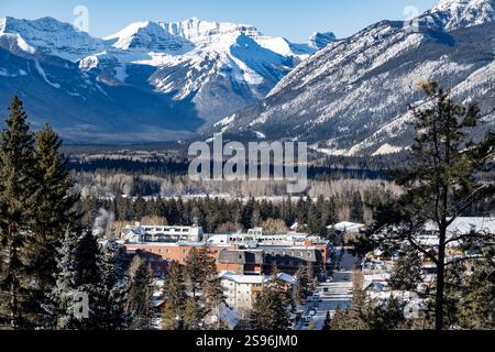 Banff Alberta Canada, 9. Januar 2025: Beliebtes Reiseziel mit Blick auf die kanadischen Rockies für Weltreisende. Stockfoto