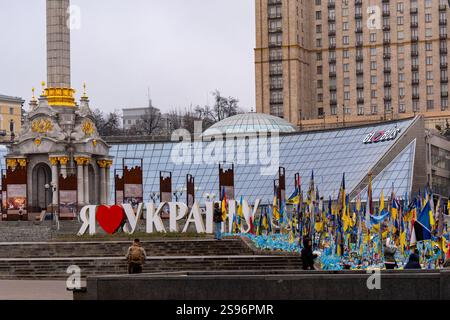 24. Januar 2025, Kiew, Ukraine: Die Gedenkstätte für die im Russisch-Ukraine-Krieg verlorenen Soldaten steht auf dem Maidan-Platz. Am 24. Februar 2025 wird das dritte Jahr der russischen Invasion in die Ukraine stattfinden. (Credit Image: © Jen Golbeck/SOPA Images via ZUMA Press Wire) NUR REDAKTIONELLE VERWENDUNG! Nicht für kommerzielle ZWECKE! Quelle: ZUMA Press, Inc./Alamy Live News Stockfoto