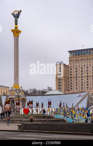 24. Januar 2025, Kiew, Ukraine: Die Gedenkstätte für die im Russisch-Ukraine-Krieg verlorenen Soldaten steht auf dem Maidan-Platz. Am 24. Februar 2025 wird das dritte Jahr der russischen Invasion in die Ukraine stattfinden. (Credit Image: © Jen Golbeck/SOPA Images via ZUMA Press Wire) NUR REDAKTIONELLE VERWENDUNG! Nicht für kommerzielle ZWECKE! Quelle: ZUMA Press, Inc./Alamy Live News Stockfoto