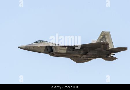 Die F-22 Raptor ist ein zweimotoriges, wetterfestes Überschall-Kampfflugzeug. Als Produkt der United States Air Force Advanced Stockfoto