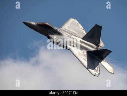Die F-22 Raptor ist ein zweimotoriges, wetterfestes Überschall-Kampfflugzeug. Als Produkt der United States Air Force Advanced Stockfoto