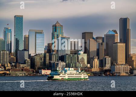 Skyline der Innenstadt und der Waterfront, Seattle, Washington, USA Stockfoto