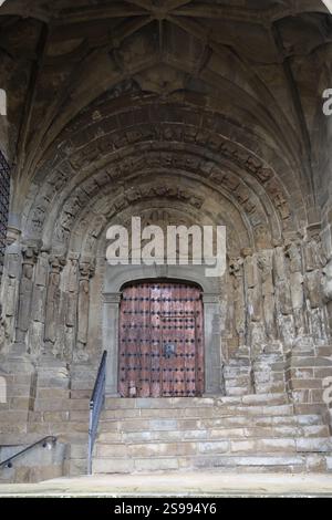 Spanien. Aragonien. SOS del Rey Católico. Tor zur Kirche St. Esteban. 12. Jahrhundert. Stockfoto
