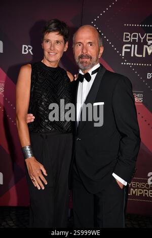 Christoph Maria Herbst mit Ehefrau Gisi / Verleihung des Bayerischen Filmpreises 2024 /Prinzregententheater / München / 24. Januar 2025 *** Christoph Maria Herbst mit Frau Gisi Präsentation des Bayerischen Filmpreises 2024 Prinzregententheater München 24. Januar 2025 Stockfoto