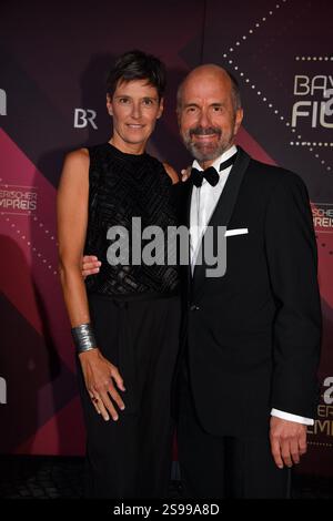 Christoph Maria Herbst mit Ehefrau Gisi / Verleihung des Bayerischen Filmpreises 2024 /Prinzregententheater / München / 24. Januar 2025 *** Christoph Maria Herbst mit Frau Gisi Präsentation des Bayerischen Filmpreises 2024 Prinzregententheater München 24. Januar 2025 Stockfoto