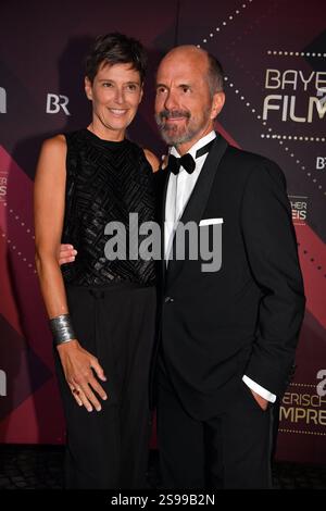 Christoph Maria Herbst mit Ehefrau Gisi / Verleihung des Bayerischen Filmpreises 2024 /Prinzregententheater / München / 24. Januar 2025 *** Christoph Maria Herbst mit Frau Gisi Präsentation des Bayerischen Filmpreises 2024 Prinzregententheater München 24. Januar 2025 Stockfoto