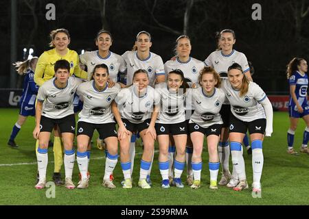 Team von Club Brugge YLA mit bis zu L bis R Torhüter Jorijn Covent (87) von Club YLA Rania Boutiebi (11) Club YLA Stefanie da Eira (10) Club YLA Lara Kristin Pedersen (6) Club YLA Sterre Gielen (14) Club YLA von L bis R Isabelle Iliano (18) Club YLA Sejde Abrahamsson (2) Club YLA Lara Kristin Pedersen (6) von Club YLA Angel Kerkhove (13) von Club YLA Jade Heida (19) von Club YLA Davinia Vanmechelen (25) von Club YLA, das während eines Frauenfußballspiels zwischen AA Gent Ladies und Club Brugge YLA abgebildet wurde am 14. Spieltag der Saison 2024 - 2025 des belgischen L Stockfoto