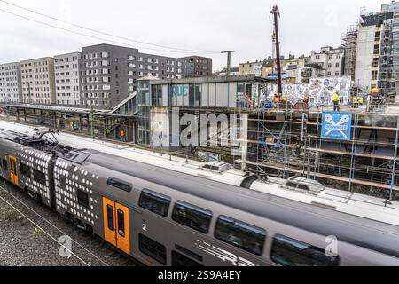 Umbau und Sanierung des S-Bahnhofs Düsseldorf-Wehrhahn, umfangreiche Arbeiten an Bahnsteigen, Gleisen, Bahnhofsgebäude, teilweise erheblich Stockfoto