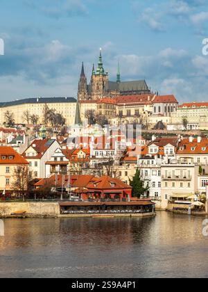 Prager Burg mit Moldau, Praha, Tschechische Republik Stockfoto