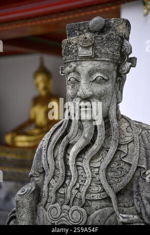 Steinstatue eines chinesischen Kriegers, Wächters, Wat Pho, Tempel des liegenden Buddha, Bangkok, Thailand, Asien Stockfoto