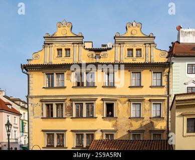 Frontalfassade des barocken Stadthauses, Prag - Praha, Tschechische Republik Stockfoto