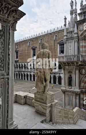 Innenhof des Dogenpalastes. Sonniger Sommertag Stockfoto