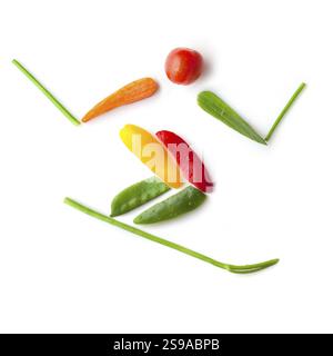 Obst und Gemüse in Form eines Slalomreiters, der bergab fährt Stockfoto