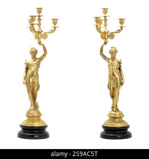 Zwei antike goldene Kerzenleuchter in Form von weiblichen Figuren. Isoliertes Bild Stockfoto