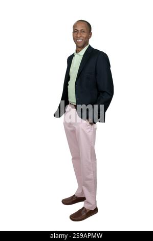 Ein junger, gutaussehender schwarzer Afroamerikaner mit einem schönen Lächeln Stockfoto