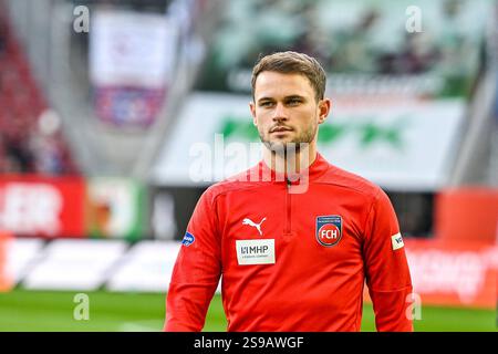 25.01.2025, WWK-Arena, Augsburg, DE, 1. FBL, FC Augsburg gegen 1. FC Heidenheim 1846, im Bild Leonardo Weschenfelder Scienza (Heidenheim, #8) Foto ? Die nordphoto GmbH / Hafner DFL-Vorschriften verbieten die Verwendung von Fotografien als Bildsequenzen und/oder Quasi-Video Stockfoto