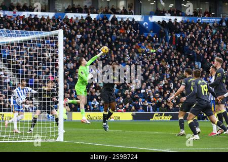 Brighton, England, 25. Januar 2025: Jordan Pickford (1 Everton) schlägt den Ball während des Premier League-Spiels zwischen Brighton & Hove Albion und Everton im American Express Stadium in Brighton, England (Alexander Canillas/SPP) Stockfoto