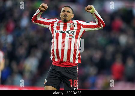 Sunderlands Wilson Isidor feiert das erste Tor ihrer Mannschaft während des Sky Bet Championship Matches im Stadium of Light in Sunderland. Bilddatum: Samstag, 25. Januar 2025. Stockfoto