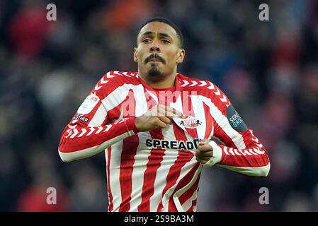 Sunderlands Wilson Isidor feiert das erste Tor ihrer Mannschaft während des Sky Bet Championship Matches im Stadium of Light in Sunderland. Bilddatum: Samstag, 25. Januar 2025. Stockfoto