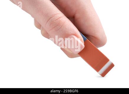 Frau mit Radiergummi auf weißem Hintergrund, Nahaufnahme Stockfoto