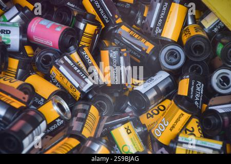Ein großer Stapel von Filmrollen. Quelle: Vuk Valcic/Alamy Stockfoto