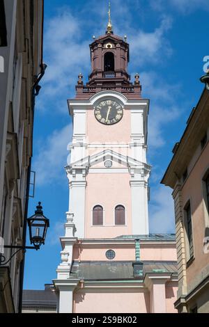 Stockholm, Schweden - 2. August 2024: Storkyrkan (Stockholmer Kathedrale) oder Sankt Nikolai Kyrka (Nikolaikirche) Stockfoto