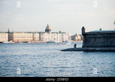 Sankt Petersburg, Russland, Mai 2019, Wohngebäude, Stadtlandschaft, modernes Panorama des städtischen Stadtviertels Stockfoto